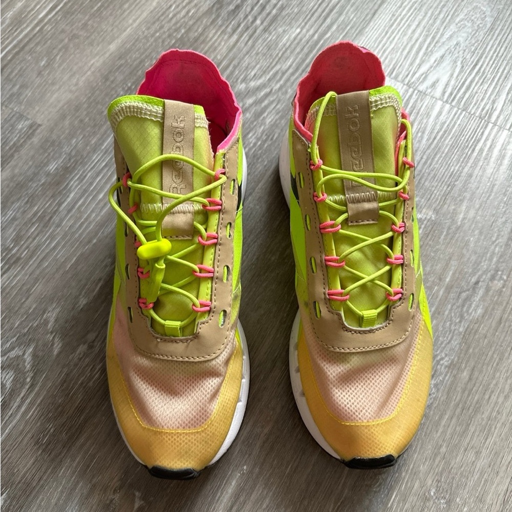 Women’s Reebok legacy 83 Size 6.5